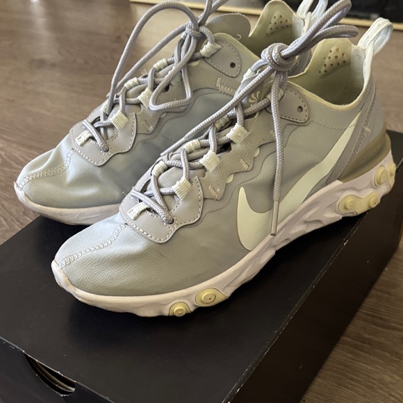 Nike Light Gray Athletic Shoes - Picture 1 of 3